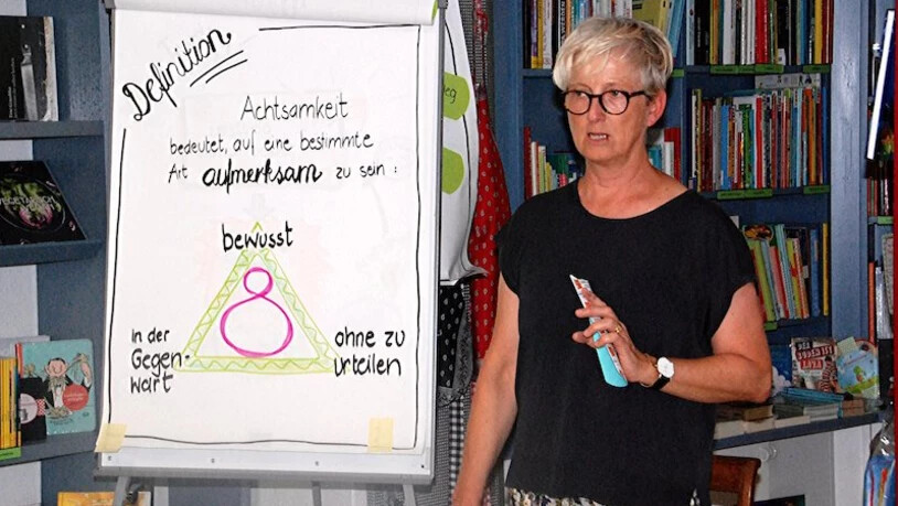 Achtsamkeit: Karin Werner-Zentner referiert in der Buchhandlung Baeschlin.
