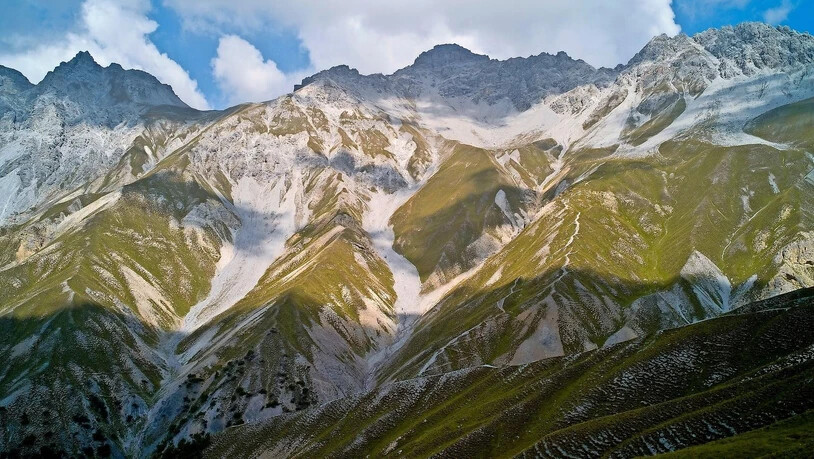 Hoch gelegen und teils karg: Die Alpenlandschaft im Schweizerischen Nationalpark mit dem Piz Murters und dem Piz Dal Botsch zwischen Il Fuorn und  dem Ofenpass.