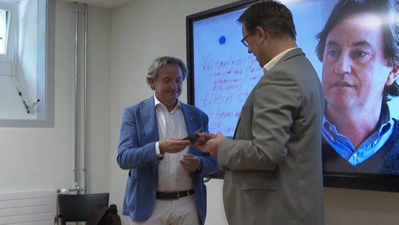 Martin Beglinger erhielt von der Gemeinde Glarus die Ehrennadel.