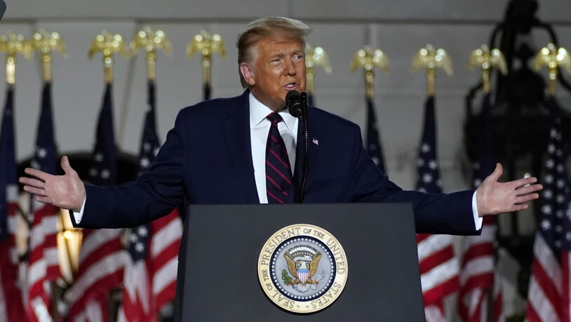 dpatopbilder - Donald Trump, Präsident der USA, spricht auf dem Südrasen des Weißen Hauses während des Parteitages der Republikaner. Foto: Evan Vucci/AP/dpa