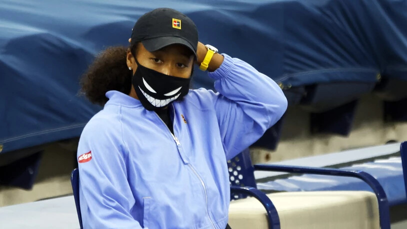 Masken wie hier bei Naomi Osaka sind die stetigen Begleiter der Spielerinnen und Spieler in Flushing Meadows