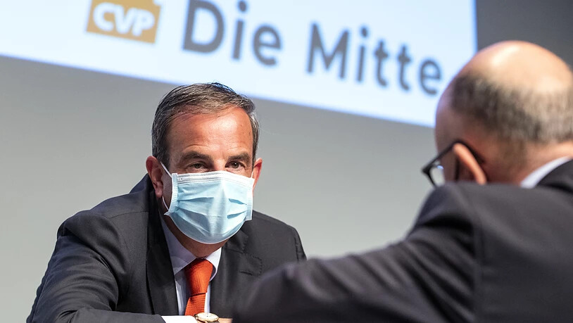 Präsident Gerhard Pfister will die Traditionspartei CVP Schweiz in "Die Mitte" umbenennen: "Wir wollen die national relevante politische Kraft der Mitte bleiben", sagte Pfister an der Delegiertenversammlung in Baden AG.