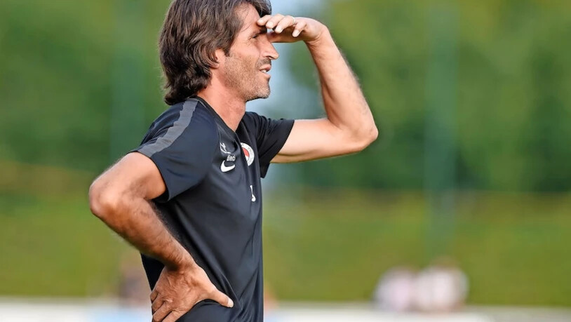 Vergebliche Ausschau: Pedro Silva ist auf der Suche nach dem Erfolgsrezept für den FCRJ nicht fündig geworden. Bild Franz Feldmann