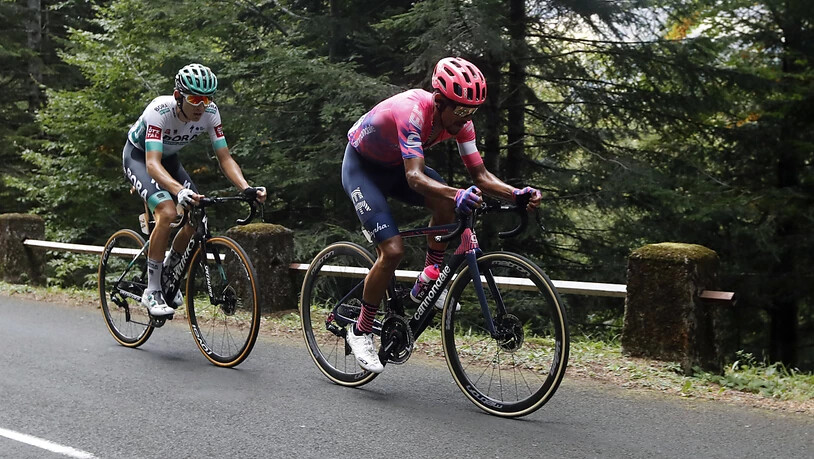 Der 24-jährige Deutsche Lennard Kämna (links), Solo-Sieger der 16. Tour-Etappe, sah sich vor einigen Tagen einzig vom Kolumbianer Daniel Martinez geschlagen