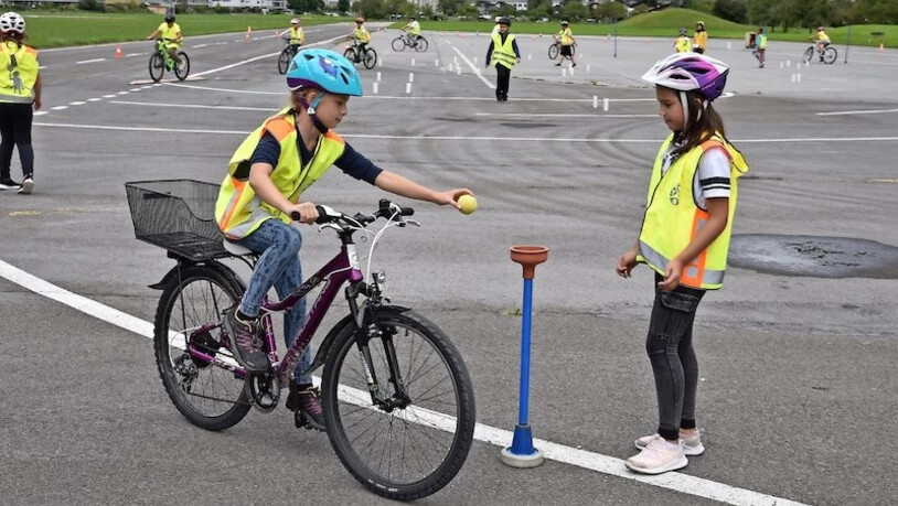 Parcours statt Verkehrsgarten: Auf dem sogenannten Gymkhana ist das ganze Können auf dem Fahrrad gefragt.
