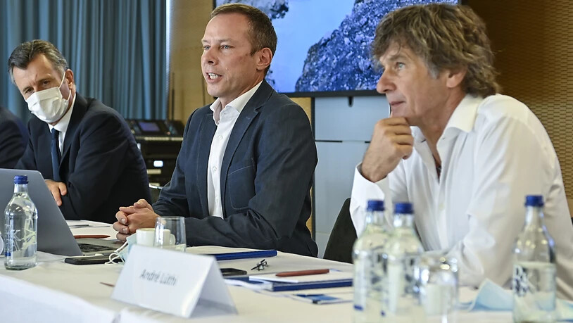 Die drei Blausee-Mitbesitzer Philipp Hildebrand, Stefan Linder und André Lüthi (v.l.) an der Medienkonferenz vom Donnerstag in Bern.