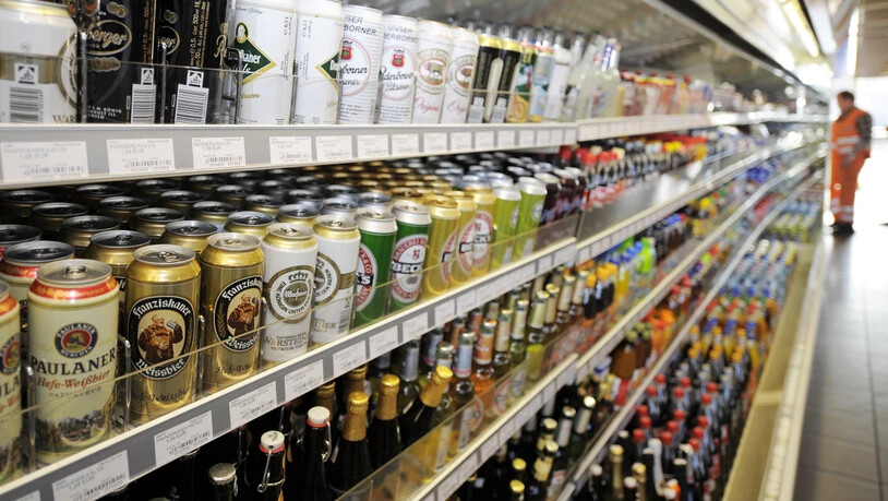 Die volkswirtschaftlichen Folgekosten von Alkoholsucht belaufen sich in der Schweiz auf 2,8 Milliarden Franken im Jahr. (Archivbild)