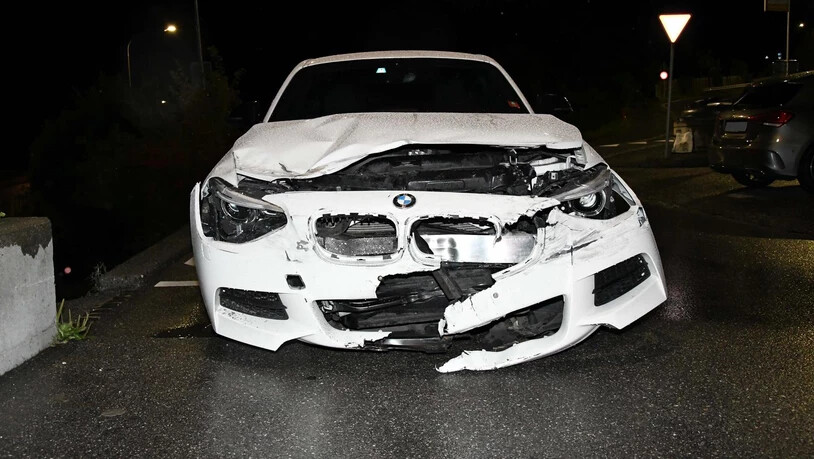Am Auto entstand Totalschaden und es musste abgeschleppt werden.