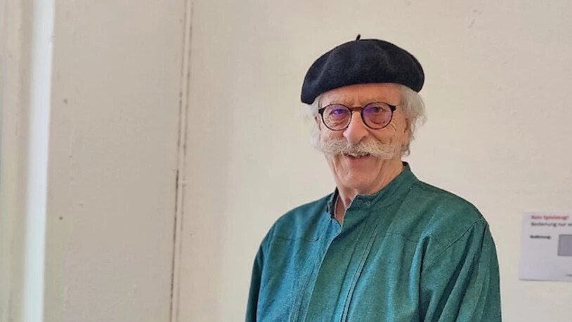 «Denen ziehe ich Masken an»: Walter Lehmann, sonst auch als «Kuhmaler» bekannt, zeigt bei seinen Coronafiguren Humor.