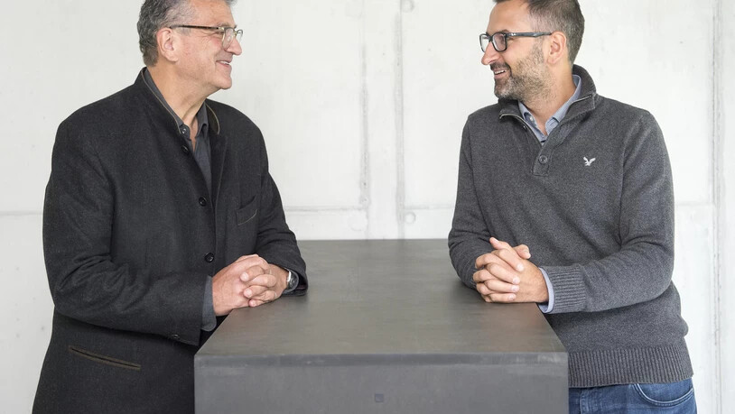 Die beiden Grossräte Bruno W. Claus FDP (links) und Jan Koch SVP während eines Interviews zum Bündner Wahlsystem.