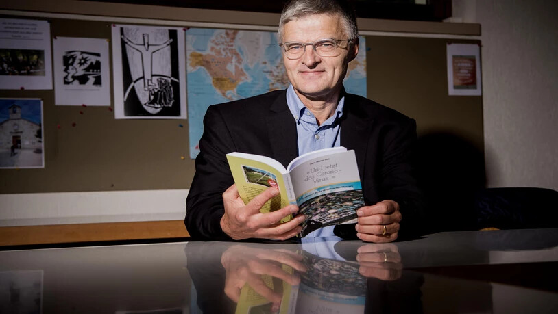 Hans Walter Groll, Pfarrer an der Evangelisch-reformierten Kirche Domat/Ems, hat ein Tagebuch zur Hochphase des Coronavirus geschrieben.