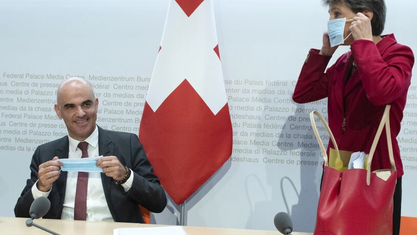 Gesundheitsminister Alain Berset und Bundespräsidentin Simonetta Sommaruga an einer Medienkonferenz am Donnerstag in Bern. (Archivbild)