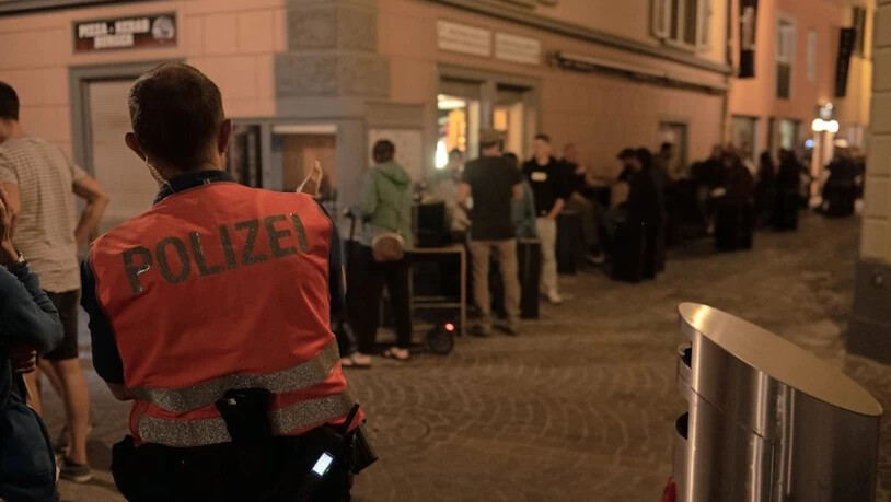 Waches Auge auf das Geschehen: Die Stadtpolizei Chur nimmt auch «gezielte Covid-19-Kontrollen vor», wie es heisst.