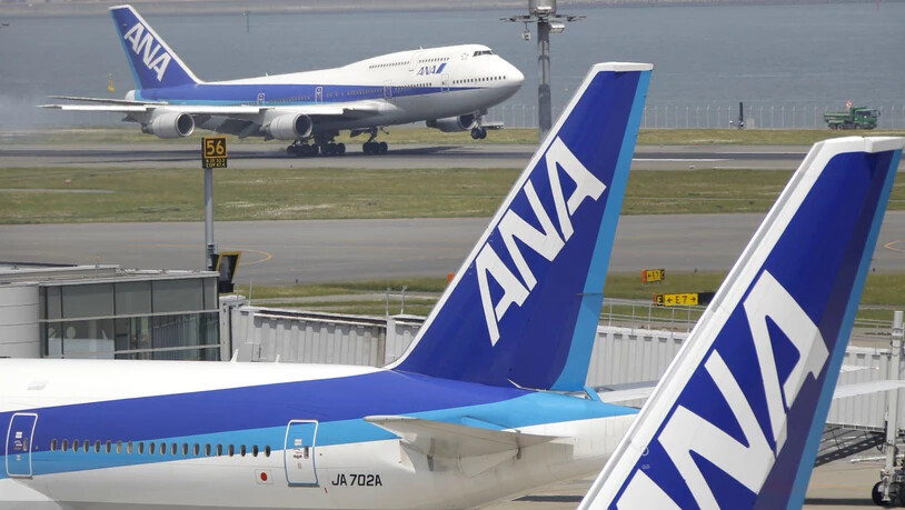 Die japanische Fluggesellschaft ANA will tausende Stellen streichen. (Archivbild)