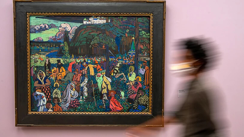Das Gemälde «Das bunte Leben» (1907) von Wassily Kandinsky hängt als Leihgabe der Bayerischen Landesbank im Lenbachhaus. Die Erbe der ursprünglichen jüdischen Eigentümer Lewenstein wollen auch die Rückgabe dieses Gemäldes erreichen, das 1940 aus der…