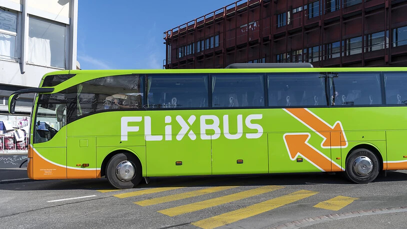 Wegen der Corona-Beschränkungen stellen die Fernbusse von Flixbus ihren Betrieb vorübergehend ein. (Archivbild)