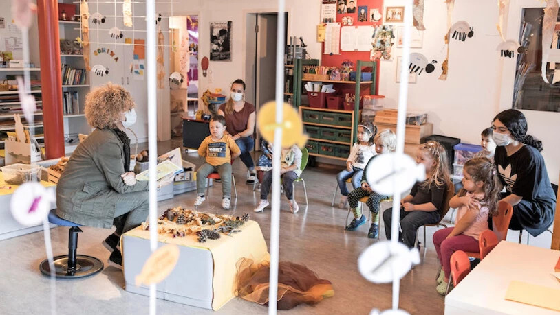 Betreuerinnen mit Masken: «In diesen schwierigen Zeiten leider eine Notwendigkeit», sagt die Expertin.