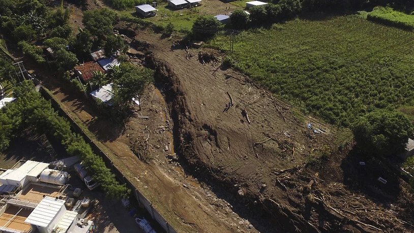 Bei einem Erdrutsch nahe der Ortschaft Nejapa in El Salvador sind zahlreiche Menschen verletzt worden.