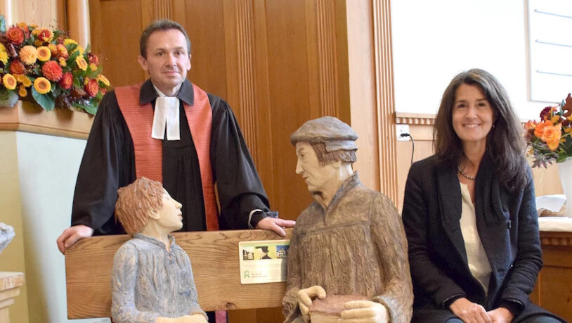 In Lebensgrösse leisten die zwei Zwinglis Jörn Schlede und Franziska John Gesellschaft.