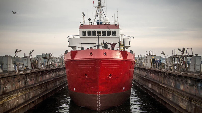 HANDOUT - Der Seenotretter «Sea-Eye 4» liegt zum Umbau in einem Hafen. Angesichts der zunehmenden Migration mit nicht hochseetüchtigen Booten über das Mittelmeer nach Europa will die Seenotrettungsorganisation Sea-Eye ein weiteres Schiff neben der «Alan…