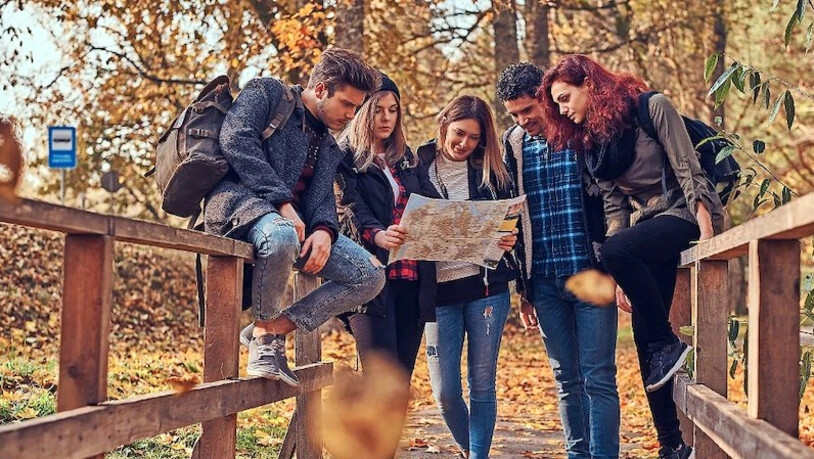 Schnitzeljagd mit Handy statt Karte: Die Jugendarbeit hat Trails für das Smartphone entwickelt, auf denen die Gemeinde entdeckt werden kann.