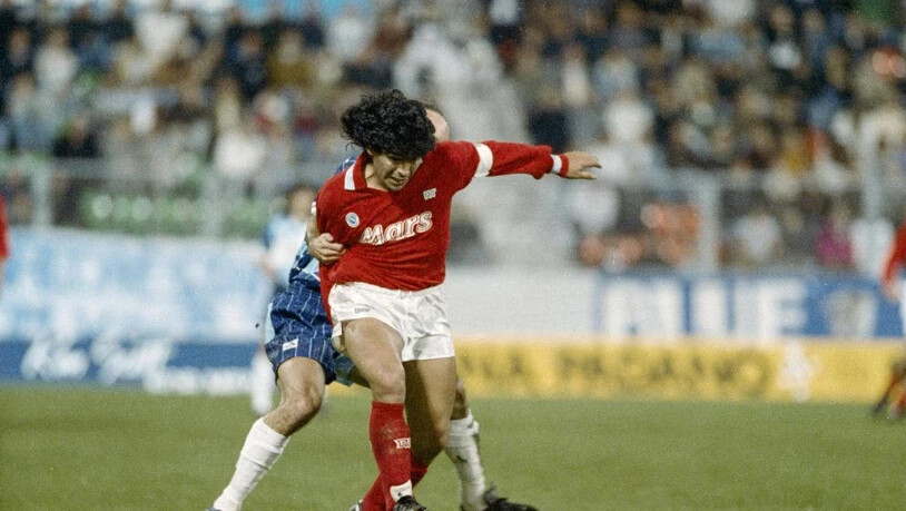 Im Herbst 1989 gab Diego Maradona ein Gastspiel in der Schweiz. Der Weltstar gastierte im UEFA-Cup mit Napoli im Zürcher Letzigrund