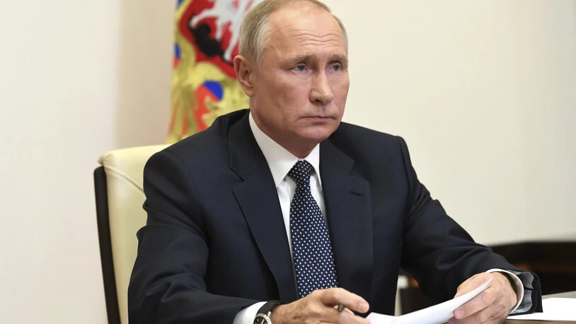 Wladimir Putin, Präsident von Russland, nimmt an einer Videokonferenz teil, bei der die russische Friedensmission in Berg-Karabach thematisiert wird. Foto: Aleksey Nikolskyi/Kremlin Pool/Planet Pix via ZUMA Wire/dpa - ACHTUNG: Nur zur redaktionellen…