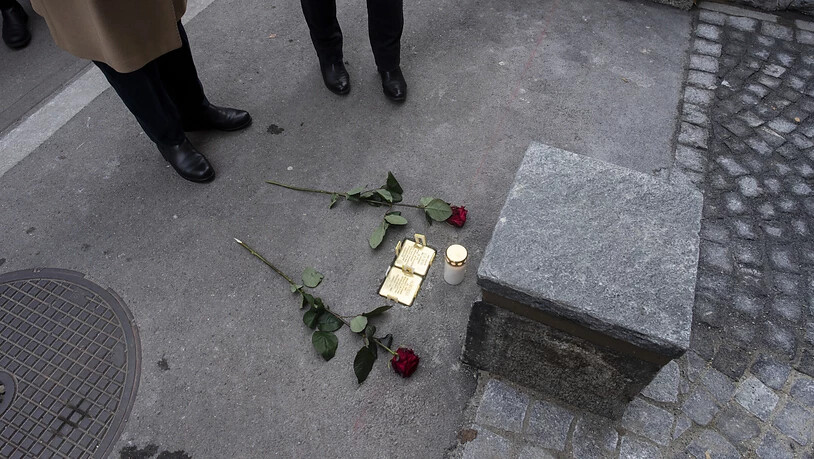 Gedenk- beziehungsweise Stolpersteine für Lea Berr und ihren Sohn zur Erinnerung an die KZ-Opfer, die einst in Zürich wohnten.