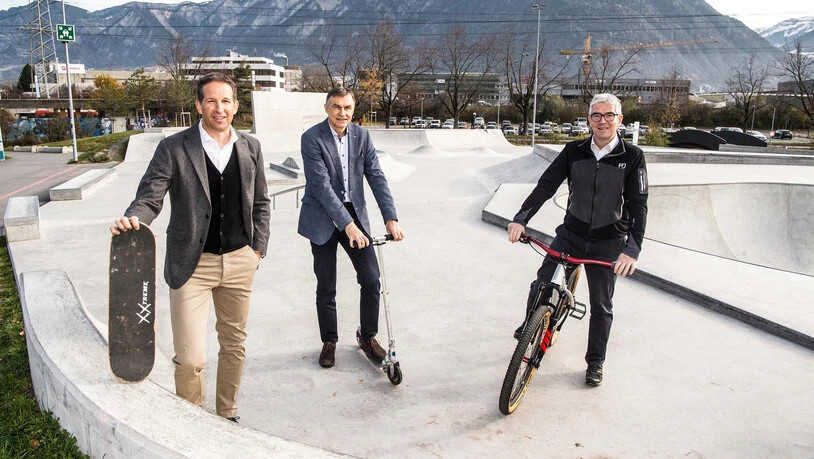 Thierry Jeanneret, Markus Lamprecht und Jon Domenic Parolini (v.l.) im Churer Skatepark. 