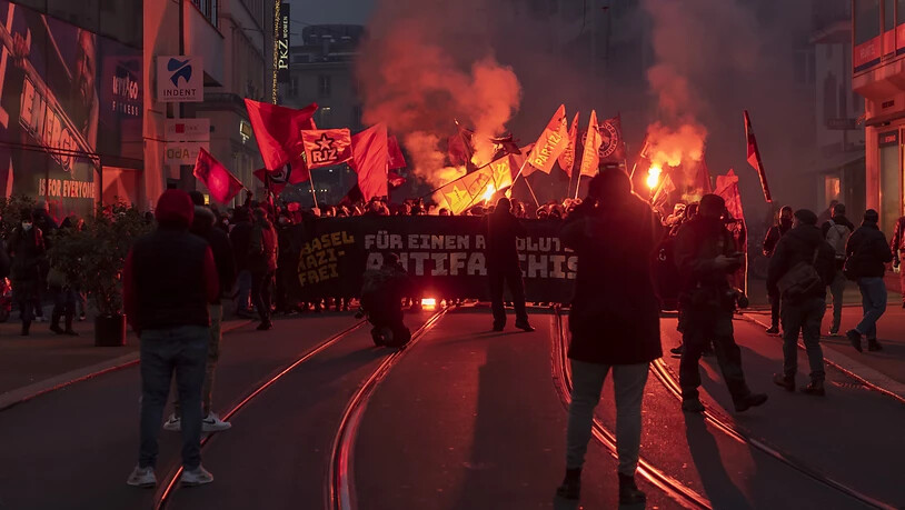 Über 3000 Teilnehmende demonstrierten am Samstag in Basel gegen Faschismus und gegen behördliche und gerichtliche Repressionen gegen Teilnehmende einer vergangenen Kundgebung aus dem Jahr 2018.