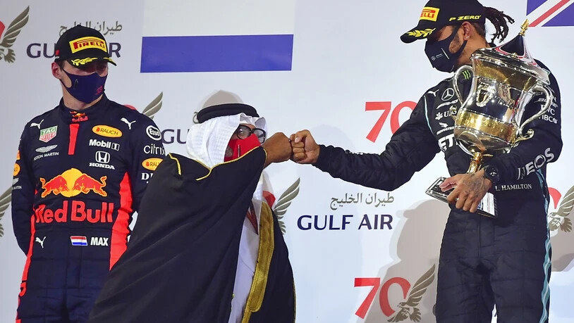 Prinz Khalid Bin Sultan Al Faisal beglückwünscht Lewis Hamilton