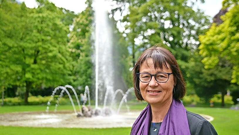 Ballabgabe mit Wunsch: Das Team der Kommission Elternbildung tritt mit dem Anliegen zurück, dass der Kanton eine Fachstelle Elternbildung einrichtet. 