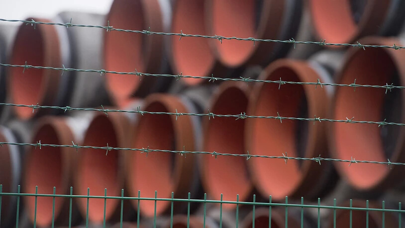 Rohre für die Ostsee-Gaspipeline Nord Stream 2 werden auf dem Gelände des Hafens Mukran bei Sassnitz gelagert. Foto: Stefan Sauer/dpa-Zentralbild/dpa