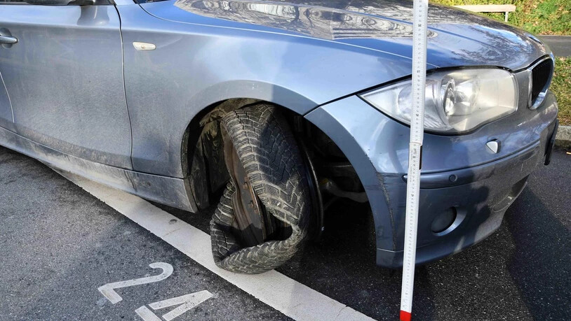 Das Fahrzeug musste abgeschleppt werden.