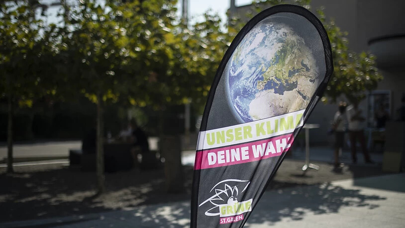 Die Grüne Partei der Schweiz (GPS) will, dass die Schweiz ab 2040 klimapositiv ist. Dafür braucht es laut der Partei ein Verbot von Benzin-Autos und neuen Ölheizungen schon in vier Jahren. (Themenbild)