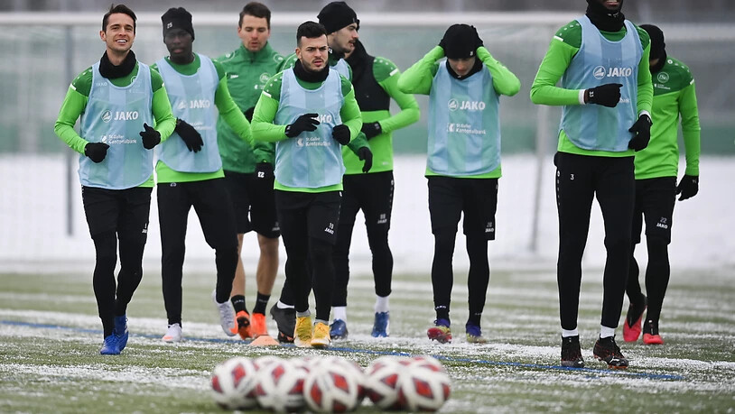 Schweizer Klubs vor happigem Frühjahrspensum: Die Mannschaft vom FC St. Gallen bereitet sich das intensive Programm der nächsten Monate vor