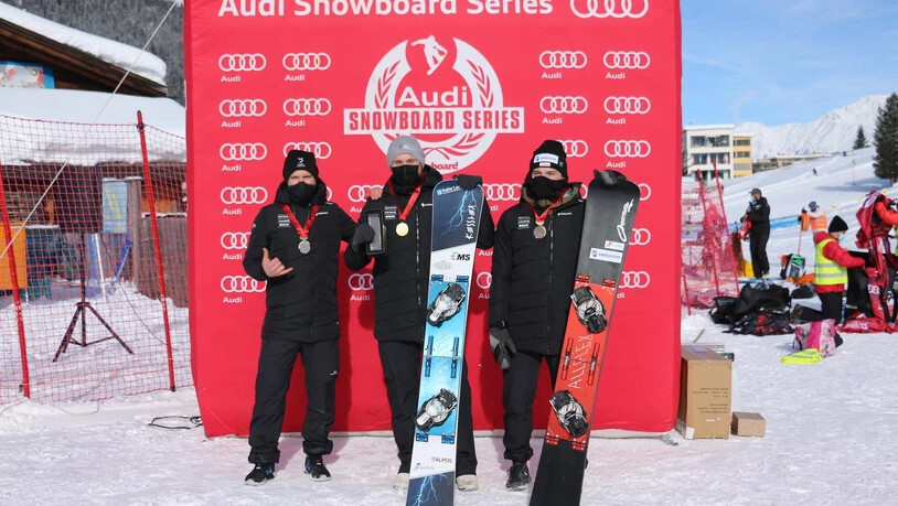 Schweizermeister im Paralleslalom. Dario Caviezel (mitte) wurde Erster, Nevin Galmarini Zweiter und Gian Casanova Dritter.