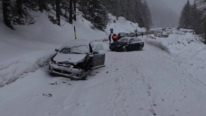 Die Unfallstelle beim Dorfausgang von Mulegns.