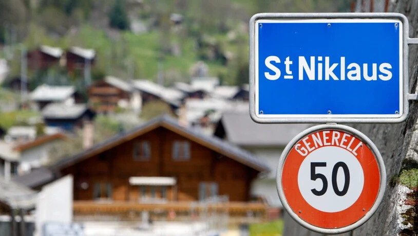 Im Walliser Dorf St. Niklaus ist die Primarschule für zehn Tage geschlossen worden. Über 200 Kinder und Erwachsene sind in Quarantäne. (Archivbild)