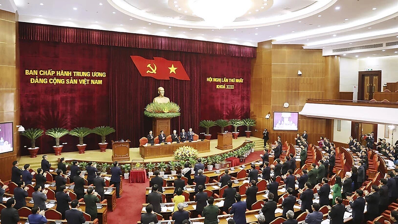 Das Zentralkomitee der Kommunistischen Partei Vietnams bei einer Sitzung. Foto: LÍ TrÌ Dung/Vietnam News Agency/AP/dpa