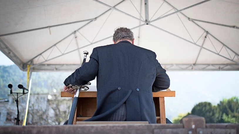 Die Kandidaten beantworten Fragen zum Leben im Alter, zu Politikverdrossenheit und zum Klöntal.