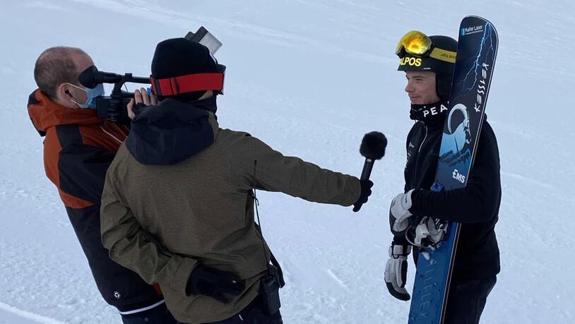 Medieninteresse vor der WM in Slowenien: Dario Caviezel gibt ein Interview.