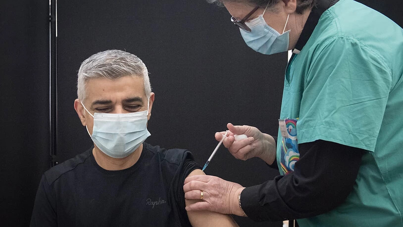 Auch Londons Bürgermeister Sadiq Khan ist einer von mehr als 20 Millionen geimpften in Großbritannien. Foto: Stefan Rousseau/PA Wire/dpa