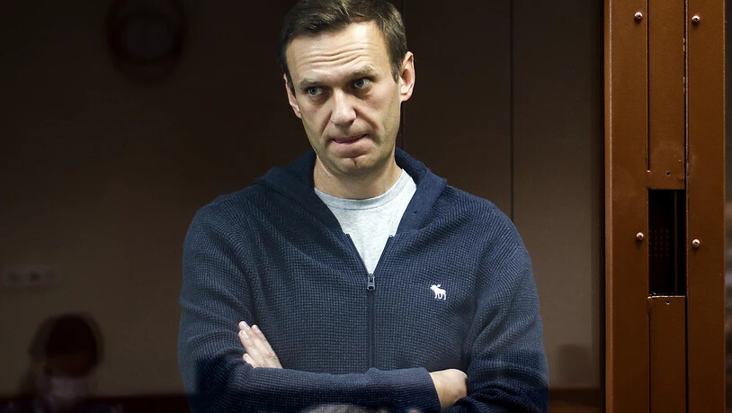 ARCHIV - Der russische Oppositionspolitiker Alexej Nawalny während einer Anhörung. Russland hat die angekündigten neuen Sanktionen des Westens im Fall des vergifteten Kremlgegners als wirkungslos bezeichnet. Foto: -/Babuskinsky District Court/AP/dpa -…