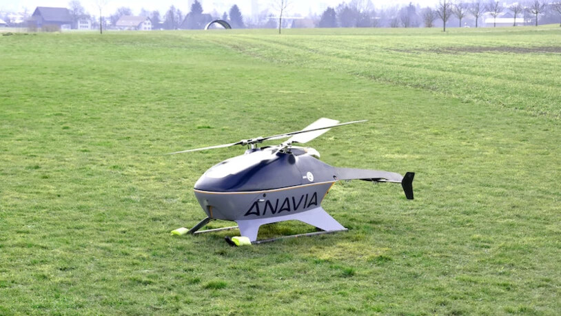 Da der Helikopter ohne Besatzung ist, eignet er sich zum Beispiel für Suchflüge bei schlechten Wetterbedingungen.