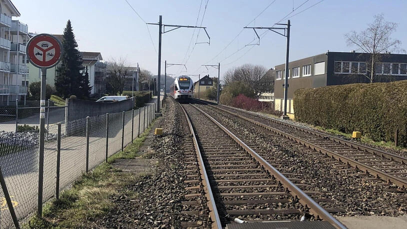 Der Unfallort in Staad: Ein dreijähriger Knabe wurde am Montagmittag bei einem Bahnübergang verletzt.