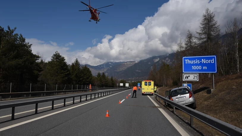 Beim Unfall verletzten sich zwei Personen, darunter ein Kind.