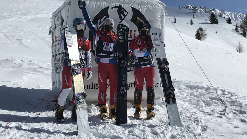 Das Podest der Frauen vom PGS am Samstag: Ladina Jenny (Mitte), Julie Zogg (links) und Jessica Keiser (rechts).