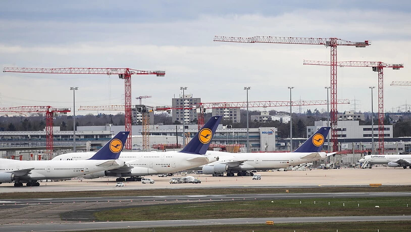 Die Corona-Krise hat dem Flughafen Frankfurt einen Umsatzeinbruch und einen hohen Verlust beschert. (Archivbild)