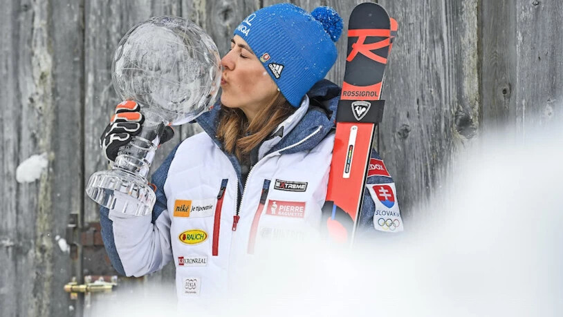 Siegeskuss für die grosse Kugel: Petra Vlhova ist am Ziel ihrer Träume angelangt und siegt in der Gesamtwertung. 